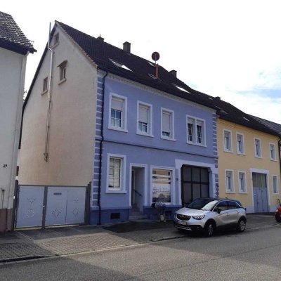 Vermietetes Zweifamilienhaus mit  Ladengeschäft in Bruchsal-Untergrombach!