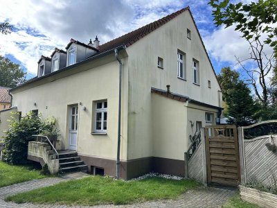 Geräumige Doppelhaushälfte; ruhige Lage mit großem Hobbykeller