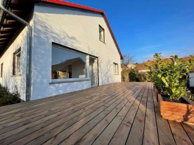 Freistehendes Haus zu vermieten in ruhiger, sonniger Lage mit Garten, Garage, Einfahrt und Terrasse