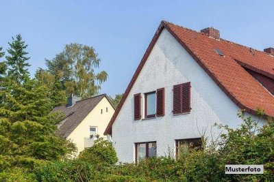 Gepflegtes Familienhaus mit durchdachter Raumaufteilung und Sonnenterrasse