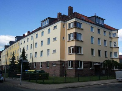 Modernisierte 3-Zimmer-DG-Wohnung auf 94m² Grundfläche mit EBK in Herrenhausen