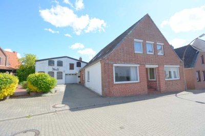 Zentral gelegenes Einfamilienhaus mit ausgebautem DG und kleiner Gewerbefläche in Wesselburen