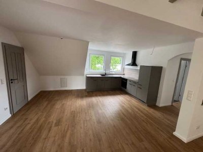 Top sanierte 4-Zimmer-Wohnung mit Dachterrasse und Blick ins Grüne