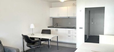 Neu: Freies, möbliertes Apartment, Loggia, U-Bahn, München- und Alpenblick