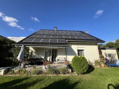 Große Zimmer, Vollkeller, PV-Anlage, Garage, gute Lage - tolles Einfamilienhaus mit vielen Details!