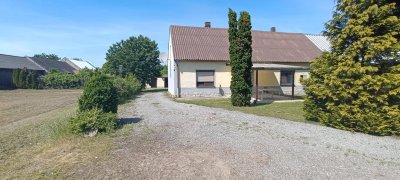 Attraktives großes Grundstück 2200 m² mit sanierungsbedürftigem Haus in ruhiger Lage