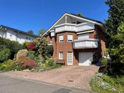 Luxuriöses Einfamilienhaus mit modernster Technik, in ruhiger Sackgassenlage zentral in Much!