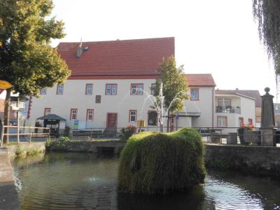 Ausgebautes gemütl. DG! Mit historischem Flair! Mit Küche! Freisitz im Hof!