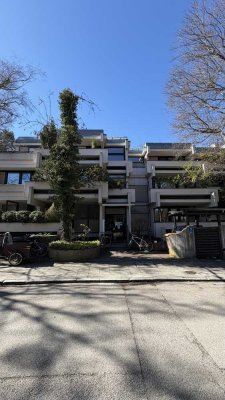 Helle 1-Zimmer-Wohnung mit großem Westbalkon, neuer Küche & Stellplatz in der Villenkolonie Solln