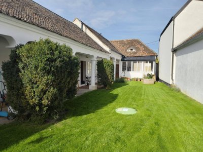 Privat zu vermieten: Adaptiertes Landhaus in Großharras mit schönem und uneinsehbarem Naturgarten und Pool