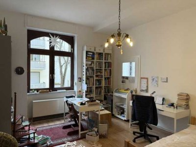 Altbauwohnung, vermietet,  in Bestlage auf dem Lindenhof - 4-Zimmer