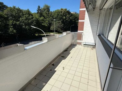 Schöne renovierte Eigentumswohnung mit Balkon u. Garage  beim Kurpark in Wilhelmshaven zu verkaufen.