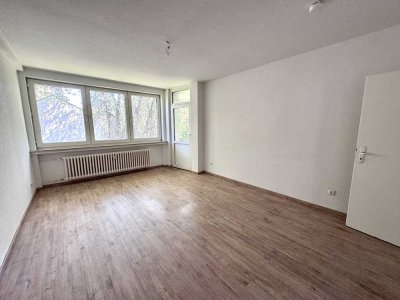 Duisburg, Brucknerstraße 7, 2. Obergeschoss, 1.WE v.links