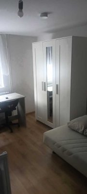 Kernsanierte Souterrain Wohnung möbliert