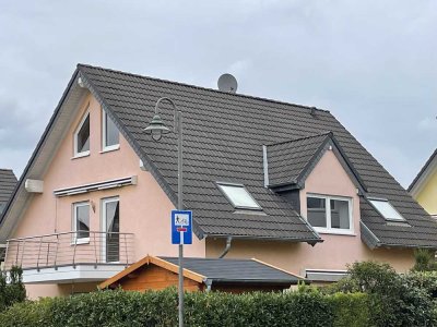Stilvolle, gepflegte 2-Zimmer-Maisonette-Wohnung mit geh. Innenausstattung mit Balkon und EBK