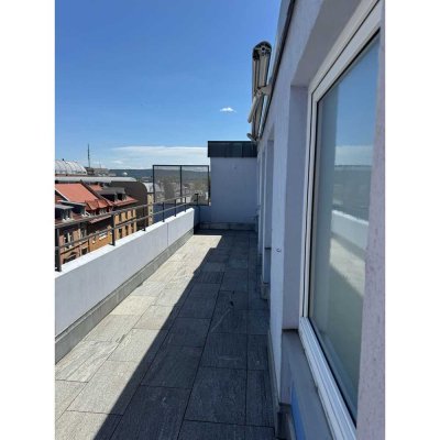 Vollmöblierte und frisch sanierte 1-Zimmer Penthouse-Wohnung in der Karlsruher Innenstadt