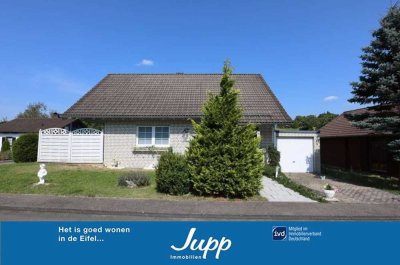 Gepflegtes Einfamilienhaus mit Garage und Garten, Schmidtheim (12)