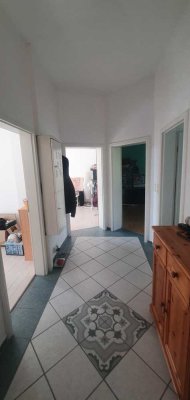 Lichtdurchflutete 3 Zimmer Wohnung mit Balkon