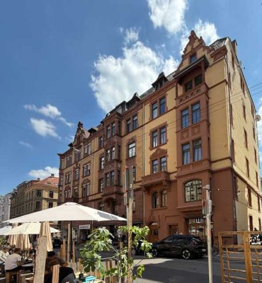 3 Zimmer Wohnjuwel am Marienplatz mit kleinem Balkon sowie einer verglassten Veranda/Erstbezug!