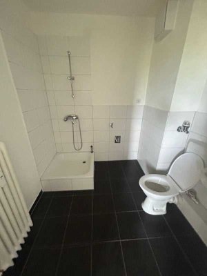 Helle 1-Zimmer-Wohnung mit Loggia, moderner Ausstattung, Aufzug – 1 Kaltmiete geschenkt! Zum 01.07.