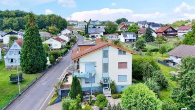 BEZUGSFREI / Erdgeschoss Wohnung  (3 Einheiten, EG & OG frei) / Garagen / Balkon / Stellplatz