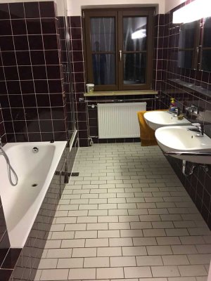 Geschmackvolle, gepflegte 5-Zimmer-Wohnung mit Balkon und EBK in Seehausen am Staffelsee