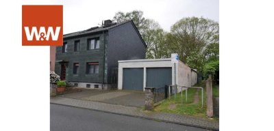Schönes Zweifamilienhaus in ruhiger Lage mit Doppelgarage und großem Garten in Schmachtendorf