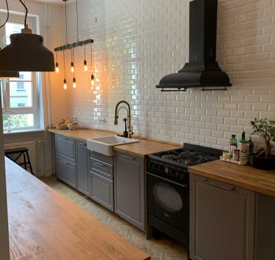 Bright furnished 2.5-room Altbau next to Treptower Park (available from 1 December)