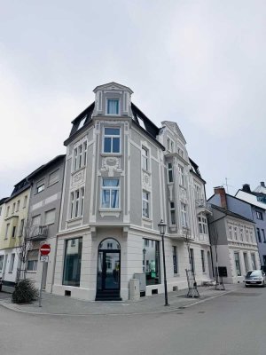 Sanierte Altbauwohnung mit Balkon - Erstbezug nach Sanierung