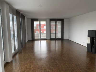 5 Zimmer-Penthouse in bester Lage mit Blick auf den Rebstockpark und die Frankfurter Skyline