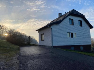 Neu renovierte OG-Wohnung in ruhiger Lage zu vermieten