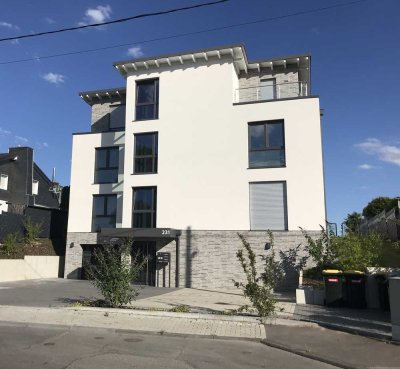 Luxuriöse 3 Zimmer Wohnung, 93 qm, mit Balkon