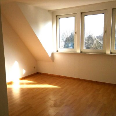 DACHGESCHOSS FÜR MAX. 2 PERSONEN - HELL UND GROSSZUEGIG