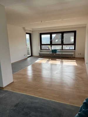 Helle 4-Zimmer-Wohnung mit Balkon in Goldbach