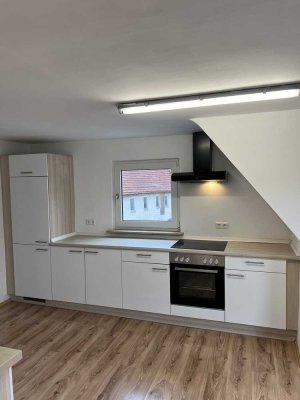 Charmante 2-Zimmer-Dachgeschosswohnung mit Balkon und Einbauküche