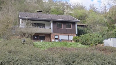 IDYLLE PUR: Einfamilienhaus eingebettet in der Natur