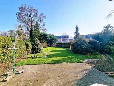 Bezugsfreie 5-Zimmer-DHH mit einem großzügigem Sonnen-Grundstück, Schuppen und Garage!