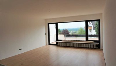 Schuch Immobilien - 3,5 ZKBB mit herrlicher Aussicht und Sonnenbalkon
