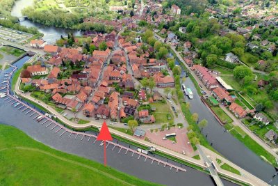 Charmante 1-Zimmer-Wohnung auf der Stadtinsel mit Balkon und Elbblick -von privat-