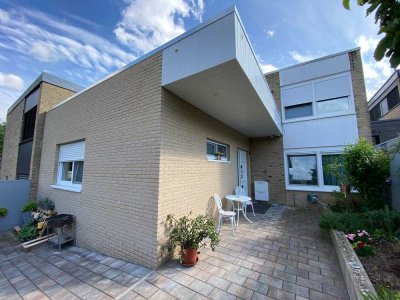 BAD HOMBURG: Modernes Einfamilienhaus mit gehobener Ausstattung und viel Platz für die Familie!