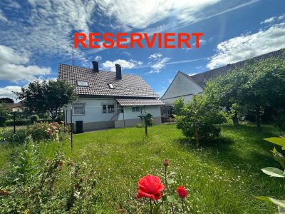 RESERVIERT! Charmantes EFH in Singen Schlatt mit schönem Garten.