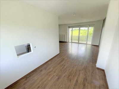 Erdgeschoss / 3,5 Zimmer mit Balkon ab sofort