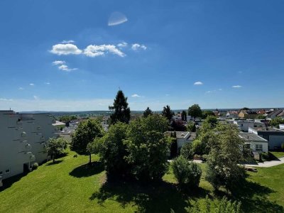 Traumhafte Aussicht!  Sonnige Dachterrassen-Wohnung - sofort bezugsfrei!