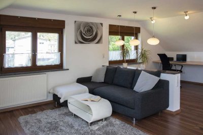 Helle 4-Zimmer-Dachgeschosswohnung mit Terrasse und Garten in ruhiger Lage