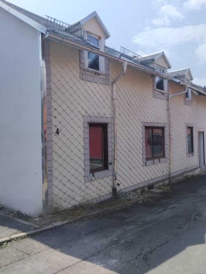 Renovierungsbedürftige Doppelhaushälfte in Zella-Mehlis zu verkaufen