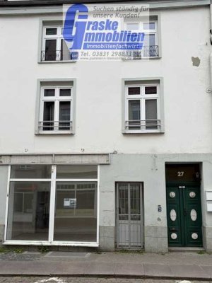 Eine modernisierte 2 Zimmerwohnung im DG eines sanierten kleinen Wohn-Geschäftshauses sucht einen ne