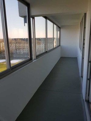Neuwertige 2-Zimmer-Wohnung mit großem Balkon, EBK und teilmöbliert