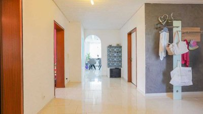 Großzügige Eigentumswohnung mit Garten, Garage & Top-Ausstattung in ruhiger Lage - Walddorf