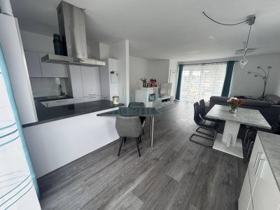 Hochwertige 2 Etagen Neubau-Wohnung mit 3 Zimmern, Balkon und Stellplatz