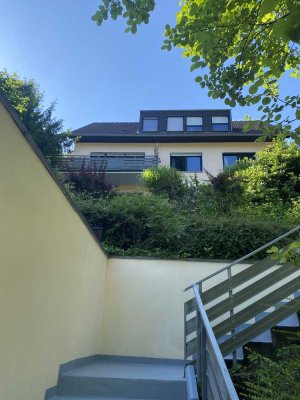 Charmantes Mehrfamilienhaus mit großem Grundstück in gefragter Lage von Bergisch Gladbach